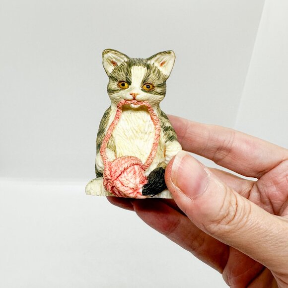 Vintage Set Resin Tabby Cats Playing Yarn Kittens 90s - Picture 3 of 16